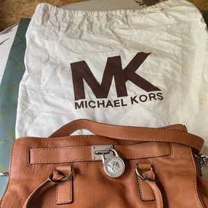 MK purse well-loved & taken care of. More life to give.